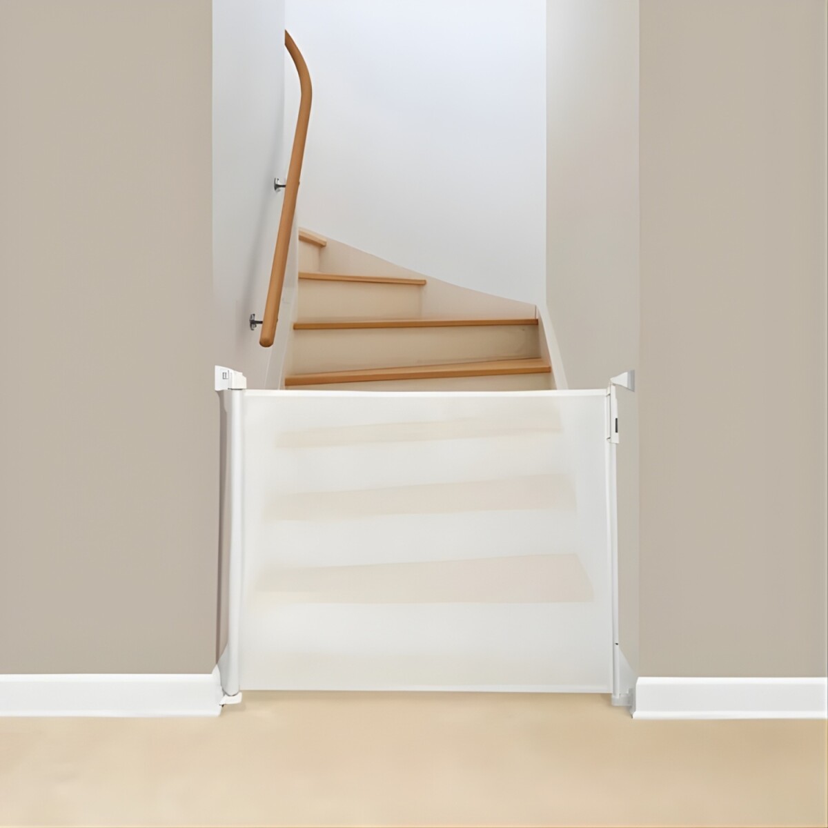 Puerta Flexible Lumax con Malla Retráctil de Seguridad - Blanco 