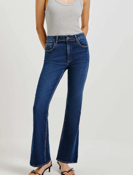 PANTALÓN DE JEAN MODELO PETIT FLARE AZUL