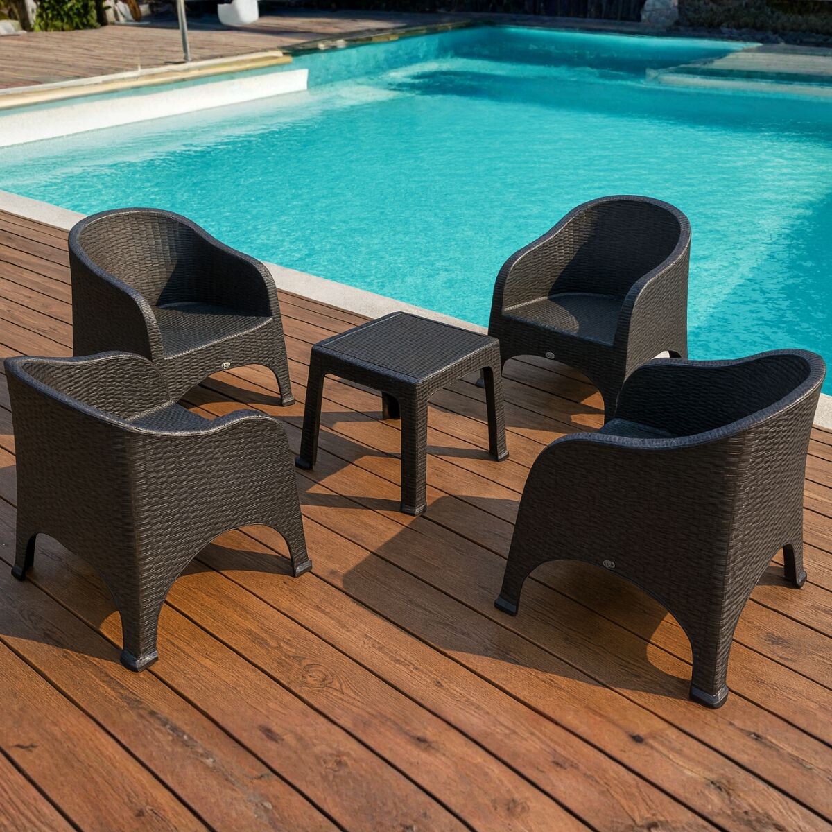 Set x4 sillones simíl ratán + Mesa cuadrada - MARRON 
