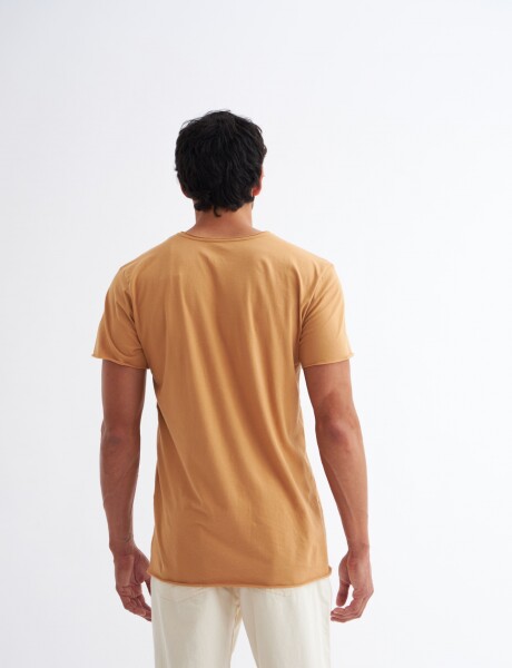 Remera básica Calt Camel