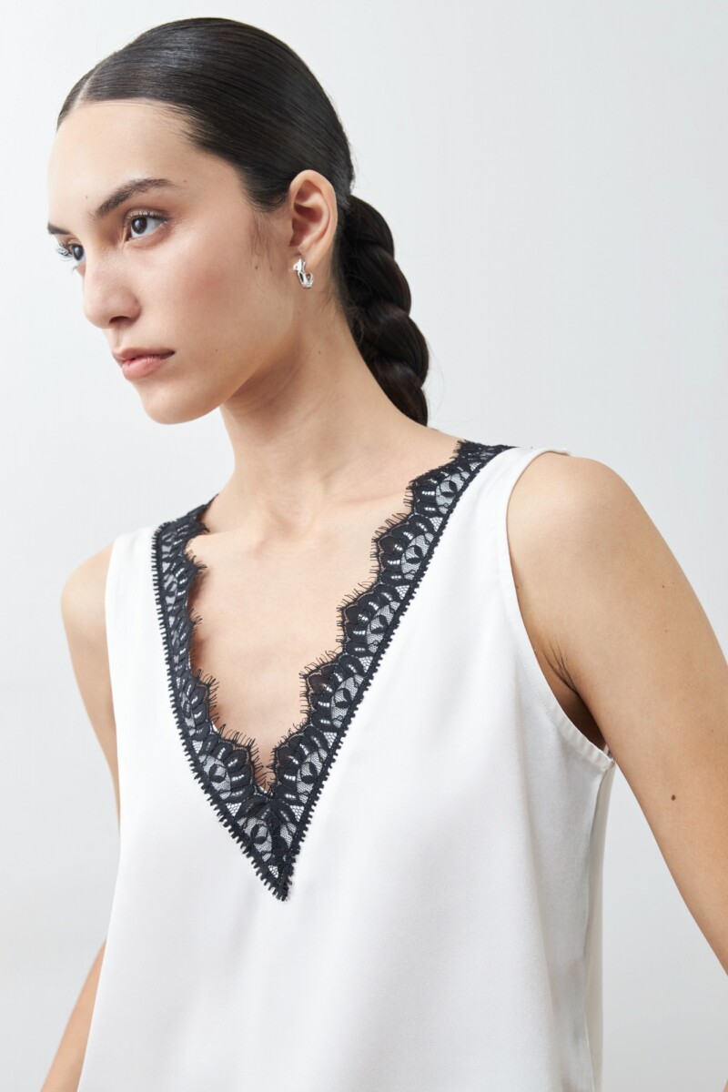 Top satinado escote V con encaje crudo