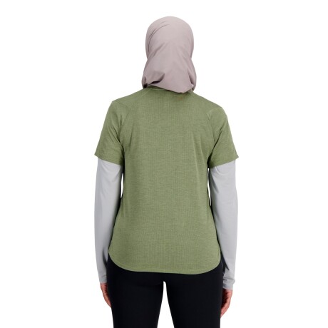 Remera New Balance de Dama - ATHLETICS SHORT - WT41253DHO GREEN