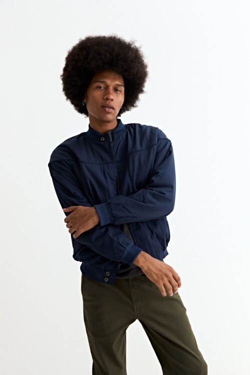 Campera bomber de nylon AZUL MARINO