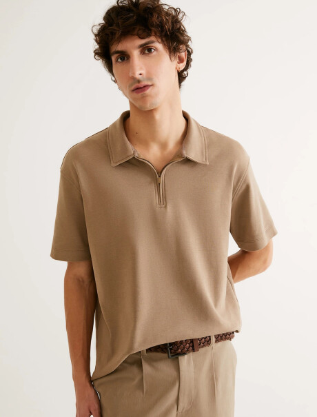 CAMISA DE CUELLO CON CIERRE BEIGE
