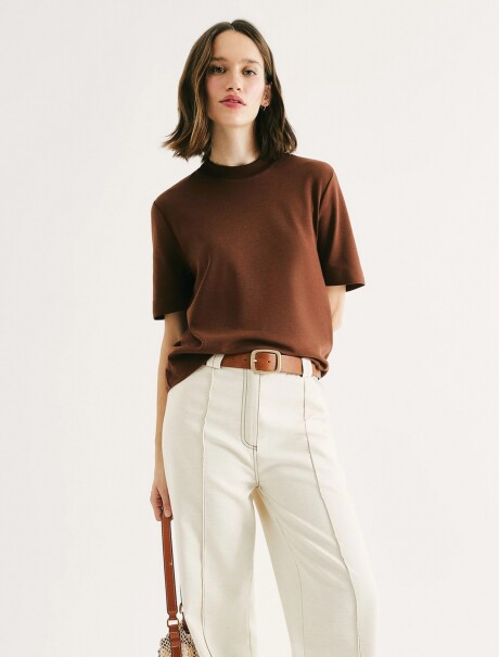 CAMISETA BÁSICA MANGA CORTA MARRÓN