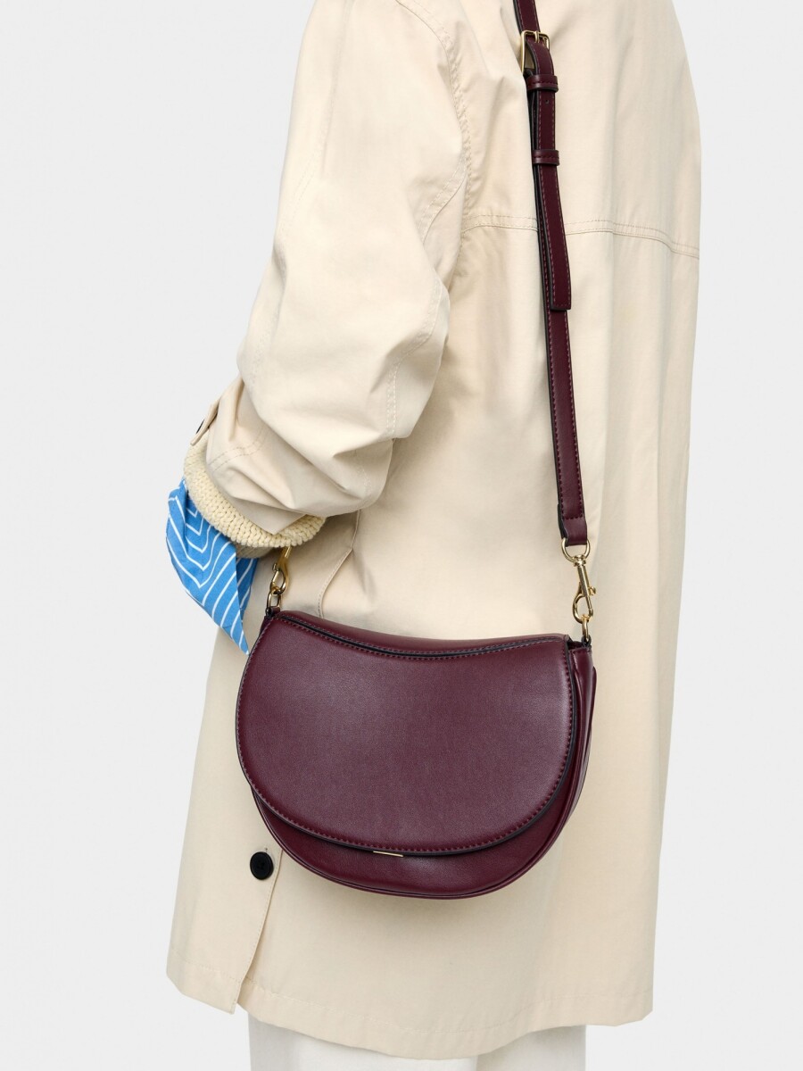 Bolso Bandolera Ovalado Con Solapa burdeos