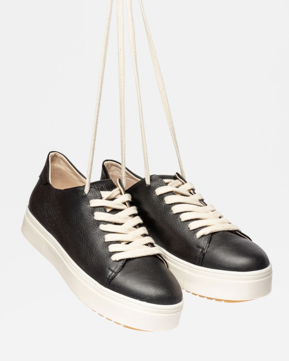 Zapatilla Helen Camel Negro