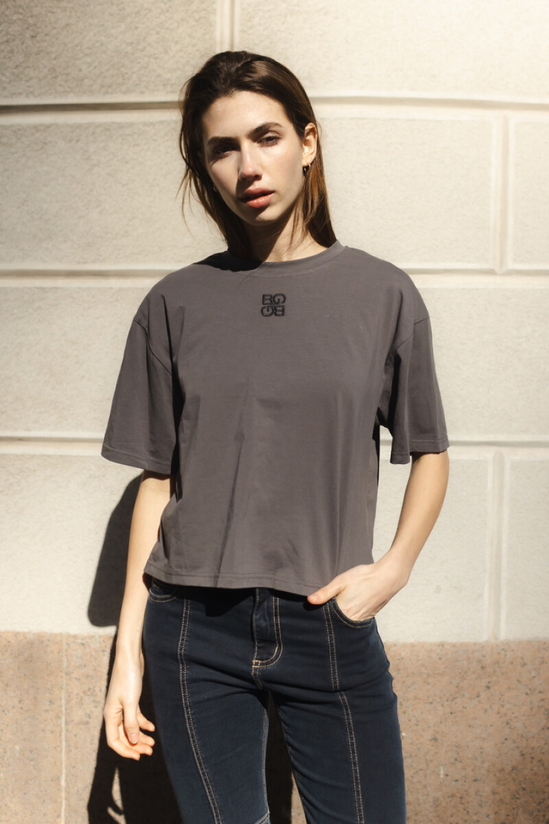 Remera Tag Gris