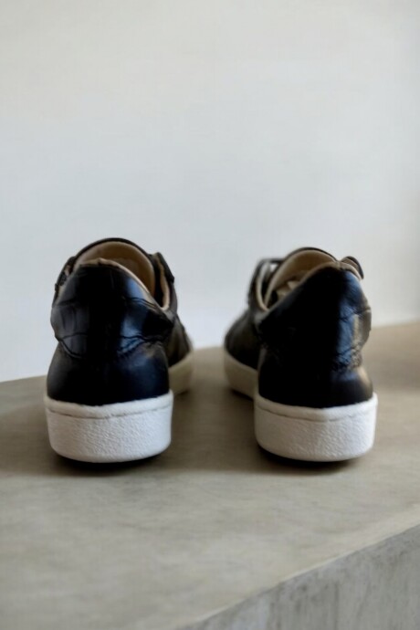 Sneaker Dasha Negro Con Arte. Sneaker Dasha Negro Con Arte.