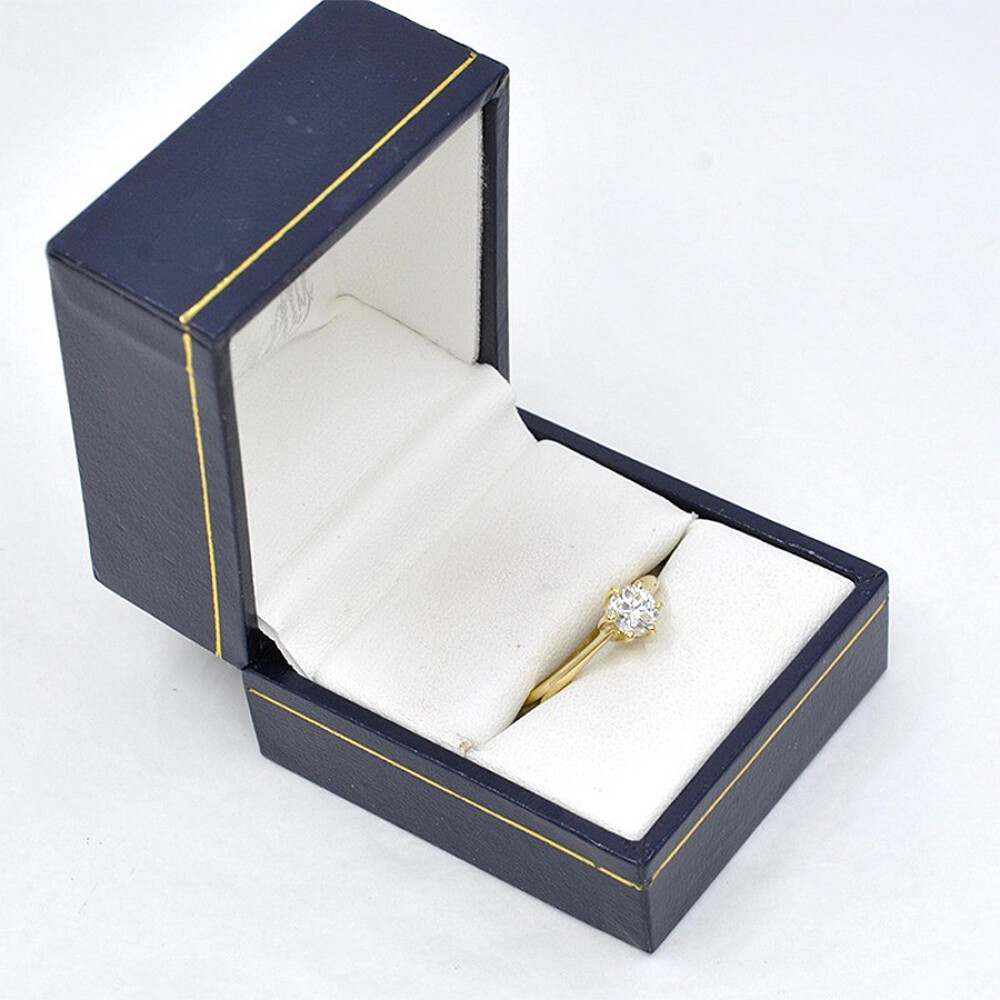 Anillo Solitario En Oro 18K Con Brillante Anillo Solitario En Oro 18K Con Brillante