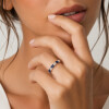 Anillo Calypso en oro blanco 18k con brillantes y zafiros azules Anillo Calypso en oro blanco 18k con brillantes y zafiros azules