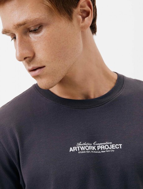 CAMISETA CON ESTAMPA MODELO REGULAR T-SHIRT MM