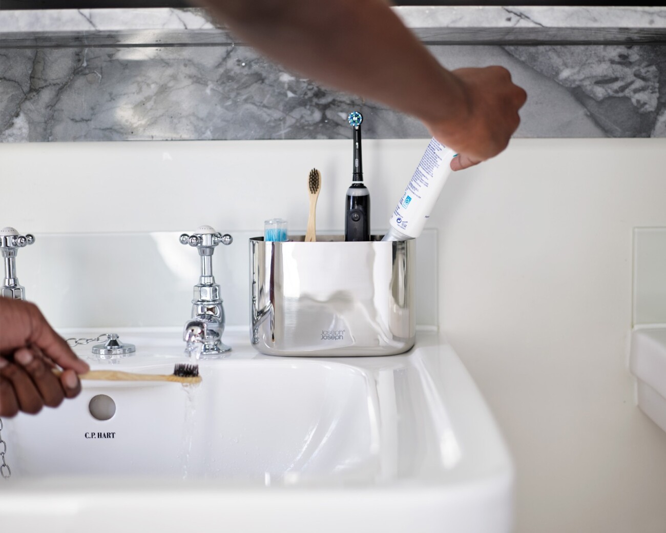 PortaCepillos de Dientes Grande Joseph Joseph EasyStore™ Luxe Acero Inoxidable - PREVENTA PortaCepillos de Dientes Grande Joseph Joseph EasyStore™ Luxe Acero Inoxidable - PREVENTA