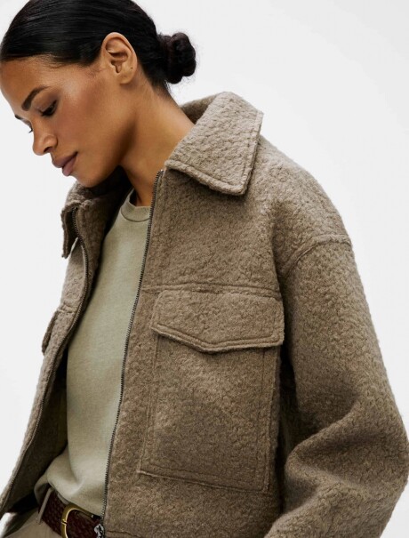 CAMPERA CON BOLSILLOS GRIS