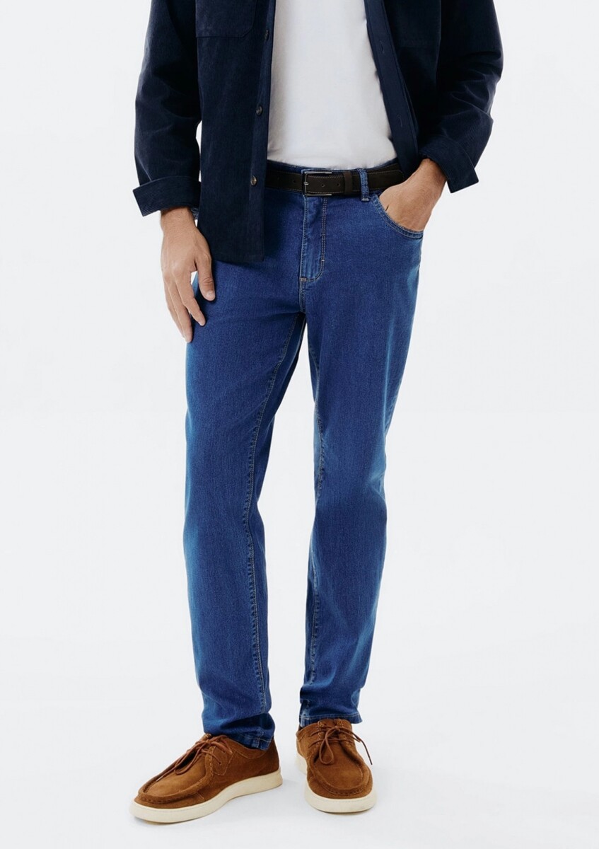 PANTALÓN DE JEAN BÁSICO SLIM CON ELASTANO - AZUL 