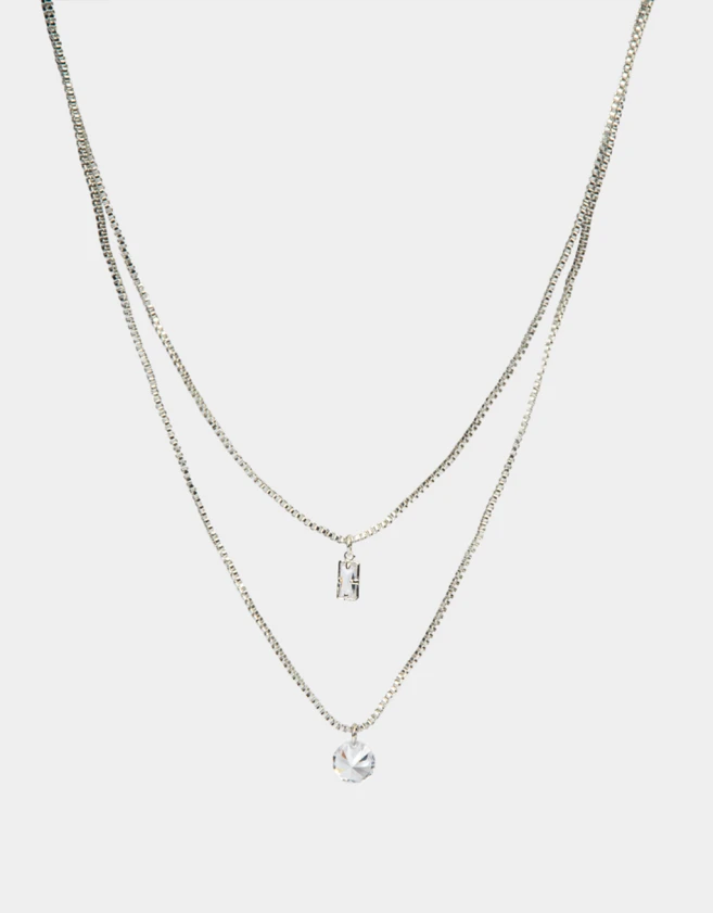 Cadena Corta con Dije Bañada en Plata Cadena Corta Con Dije Bañada En Plata - Plateado