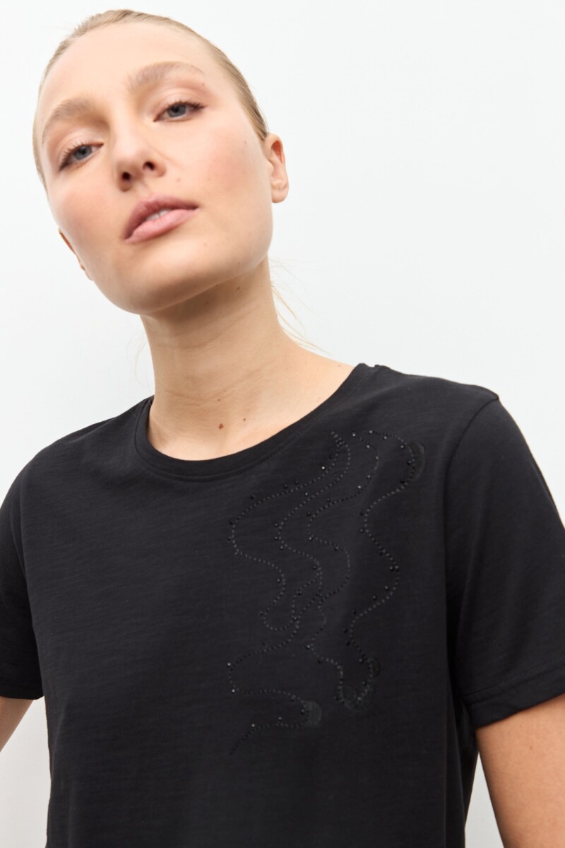 Remera bordado con brillos negro