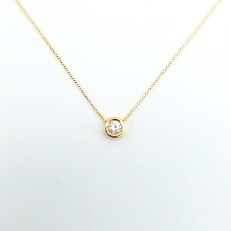 Conjunto de cadena de oro 18 ktes y PUNTODE LUZ con CIRCONIA. Conjunto de cadena de oro 18 ktes y PUNTODE LUZ con CIRCONIA.