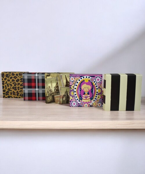 Caja laminada 04 - 12x12x6 cm SURTIDO FANTASIA