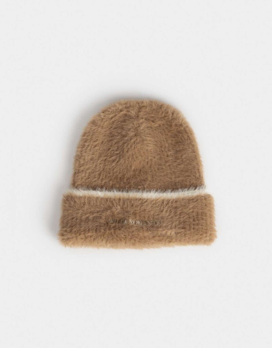 Gorro Peluche Bordado - Marron Camel 
