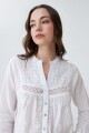 Camisa con bordados blanco