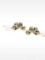 Pendientes Media Flor Con Perlas De Agua Dulce dorado