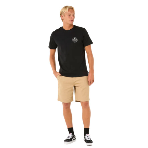 Remera Rip Curl Staple Tee - Negro Remera Rip Curl Staple Tee - Negro