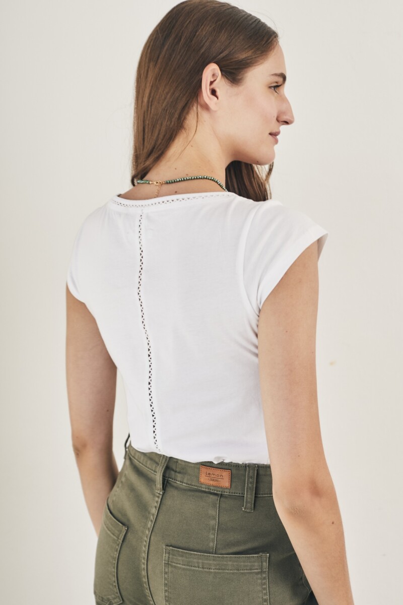 Remera Escote V Algodon Peinado Blanco