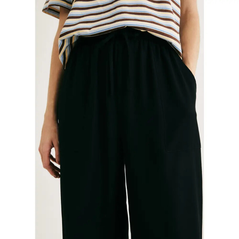 CALCA FEM PRETO ESCURO