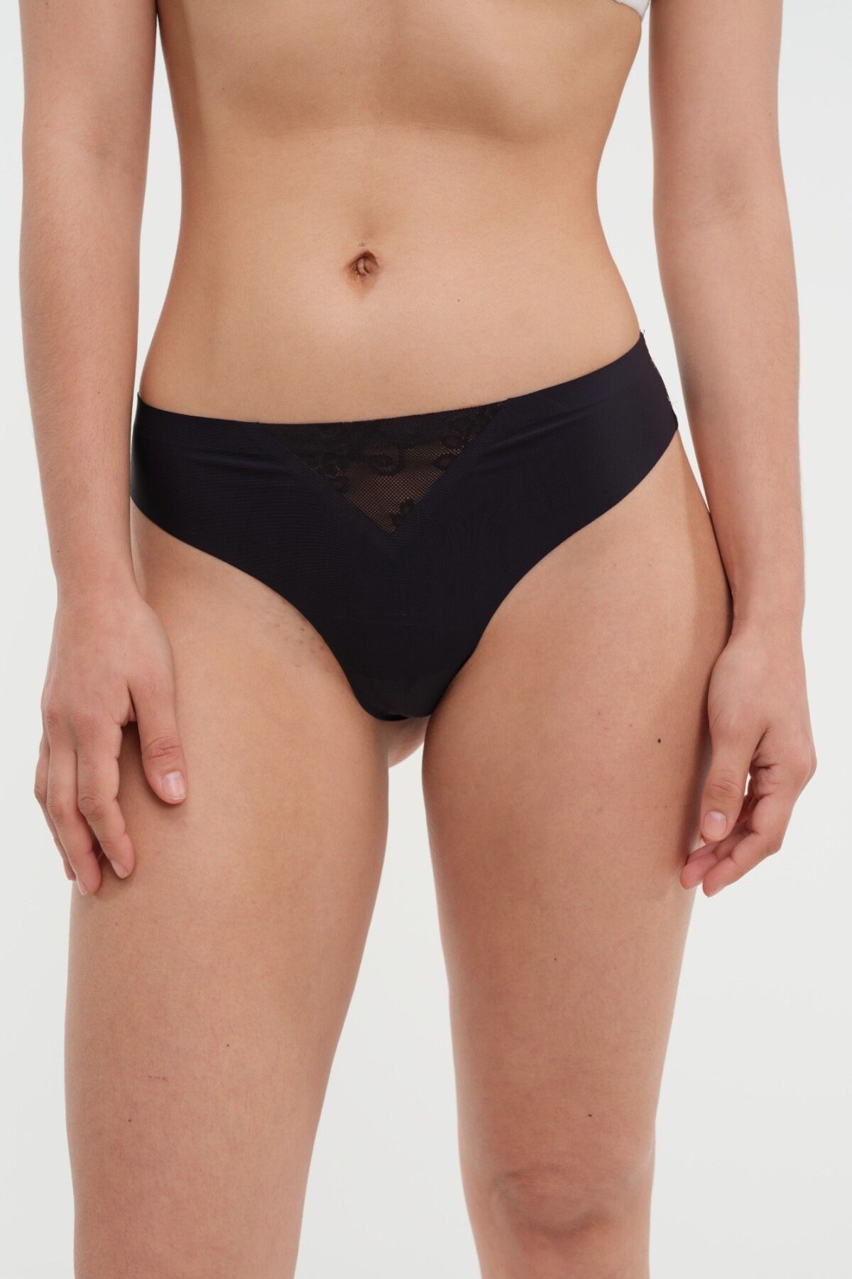 Colaless Linette Negro