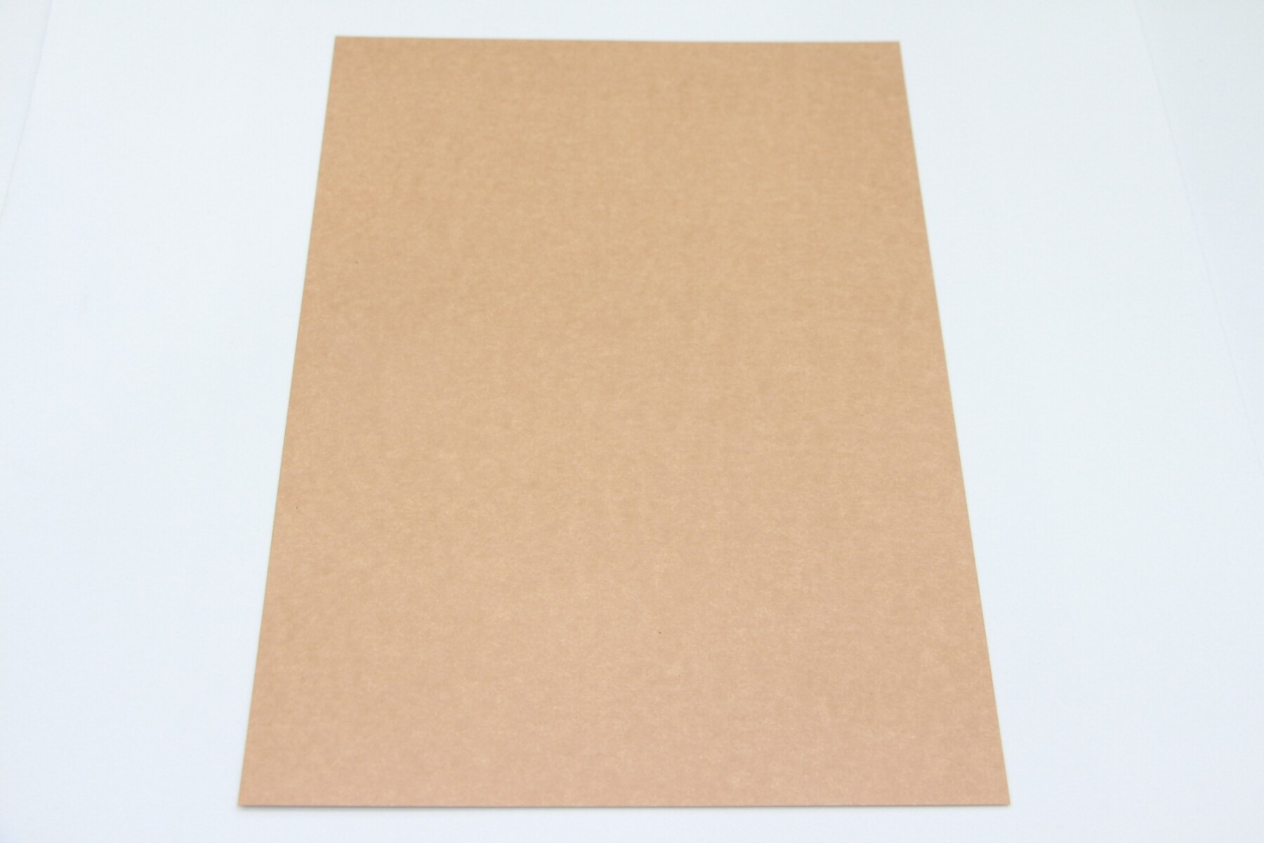 CARTULINA A4 TELADA 200 GRS - COLOR MARRÓN 