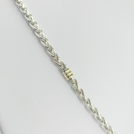 Cadena de plata 925 con detalles de doublé en oro 18ktes, sistema marinero, largo 45 cm. Cadena de plata 925 con detalles de doublé en oro 18ktes, sistema marinero, largo 45 cm.