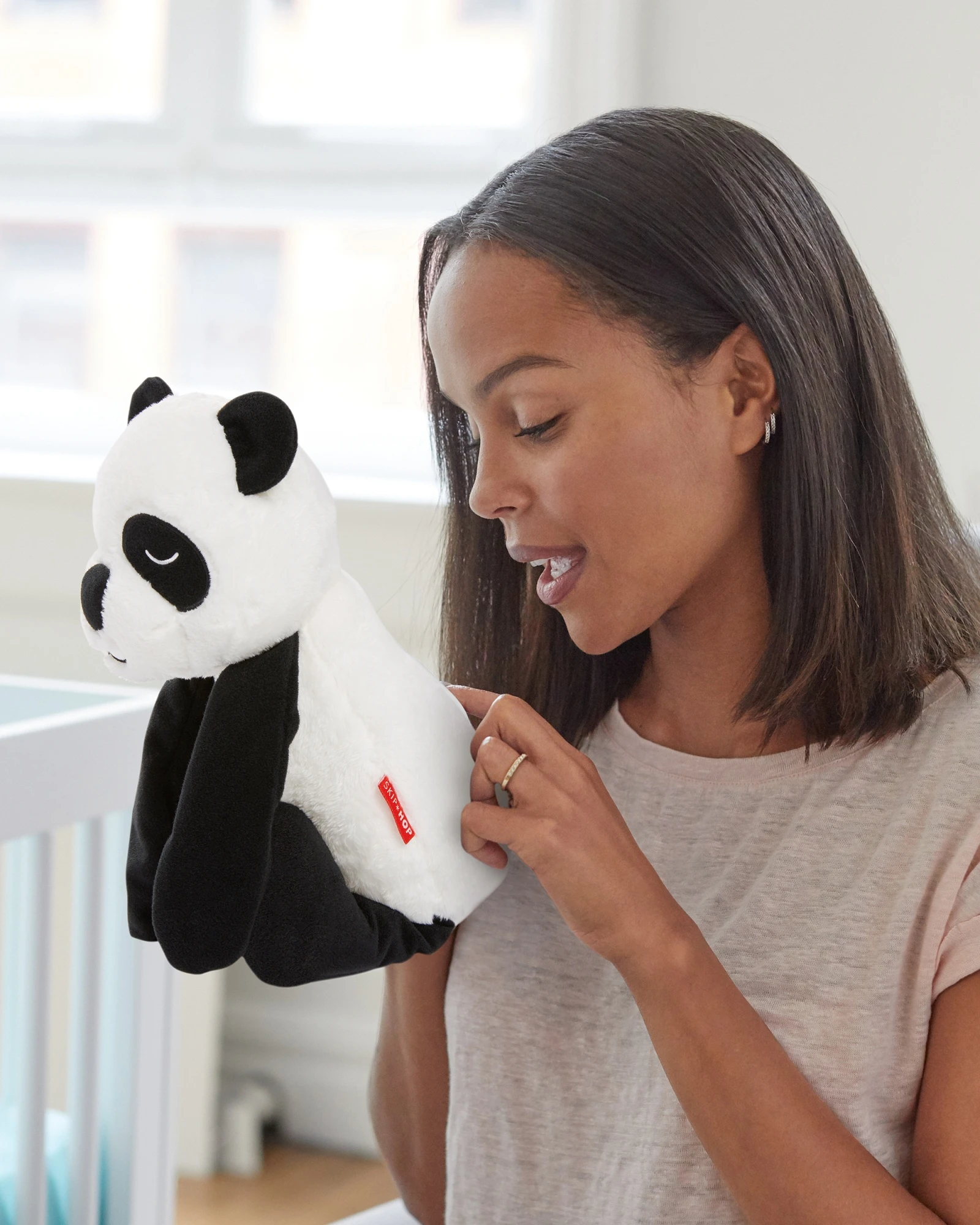 Peluche arrullador con activación por llanto, diseño panda Peluche arrullador con activación por llanto, diseño panda