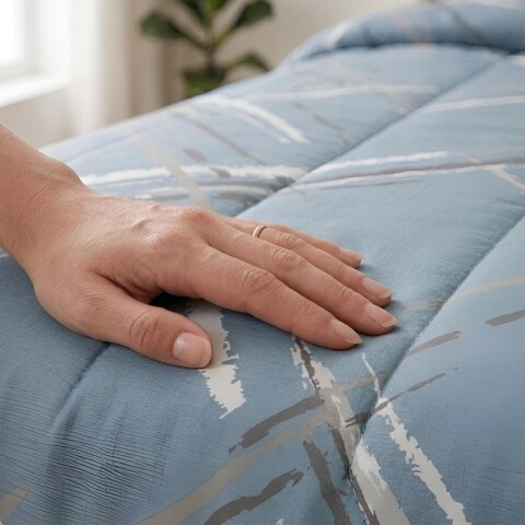 Acolchado 1 Plaza Doble Faz Microfibra Térmico 150 x 230cm - Celeste Nieve Acolchado 1 Plaza Doble Faz Microfibra Térmico 150 x 230cm - Celeste Nieve