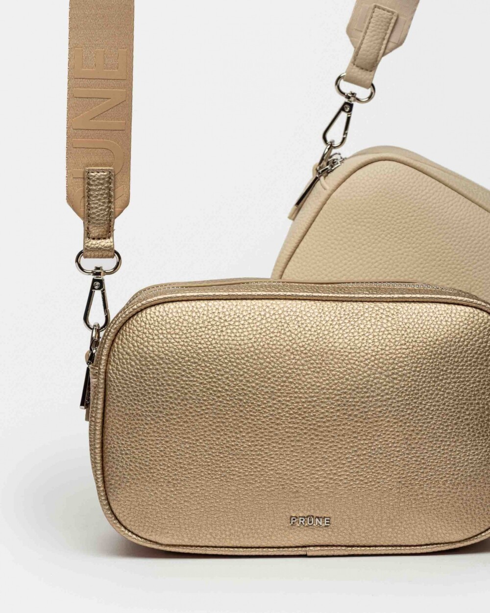 Bandolera Adisa En Efecto Cuero Platino