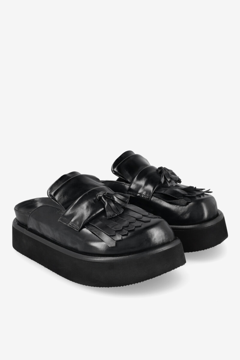 ZUECO CON PLATAFORMA Y FLECOS Negro