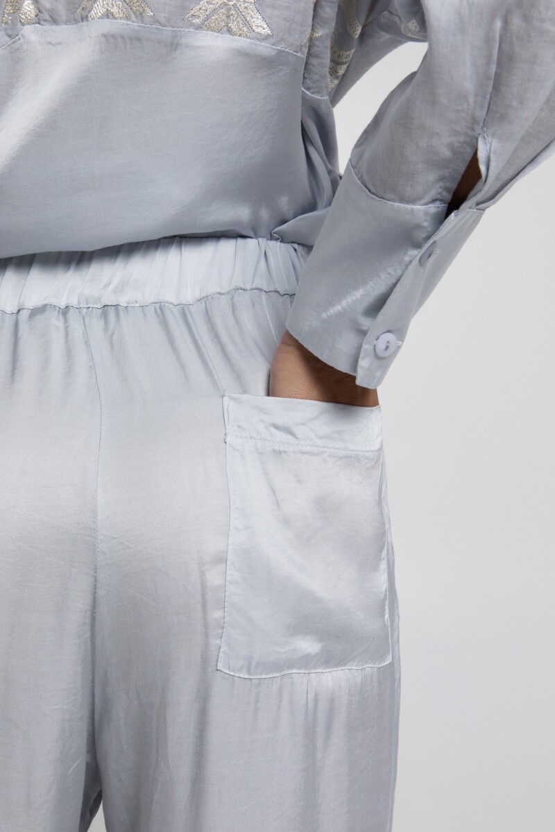 PANTALÓN CROPPED Gris