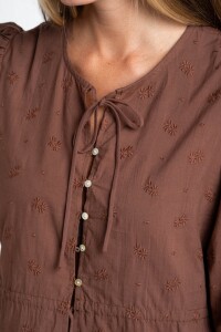 Blusa Broderie Mocha