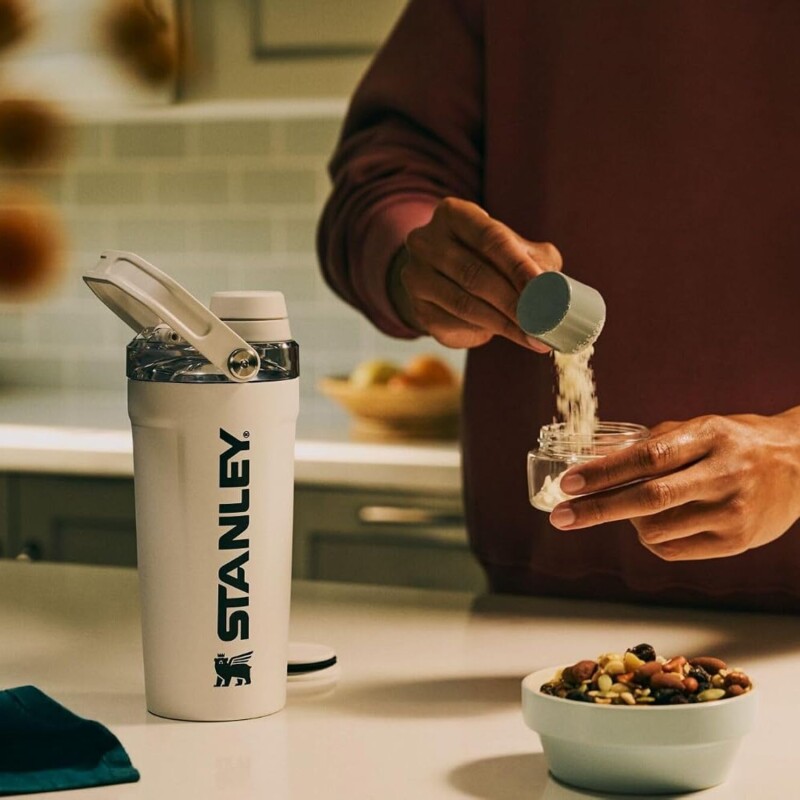 Vaso térmico Stanley Vitalize Shaker 590 ml para batidos de proteínas Blanco