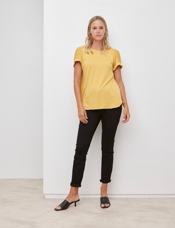 Remera Plisada MOSTAZA
