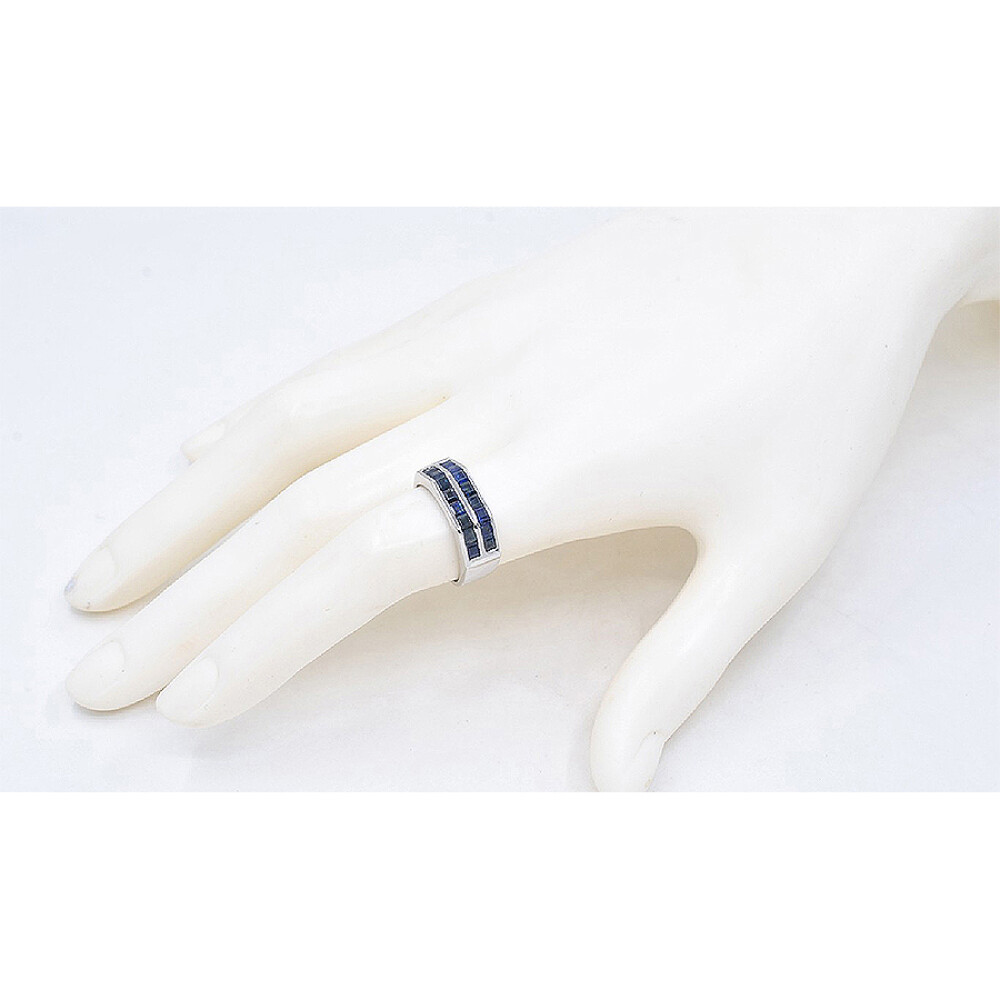 Anillo En Oro 18K Blanco Y Zafiros. Anillo En Oro 18K Blanco Y Zafiros.
