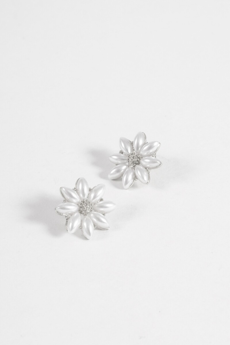 Caravanas flor perla plateado