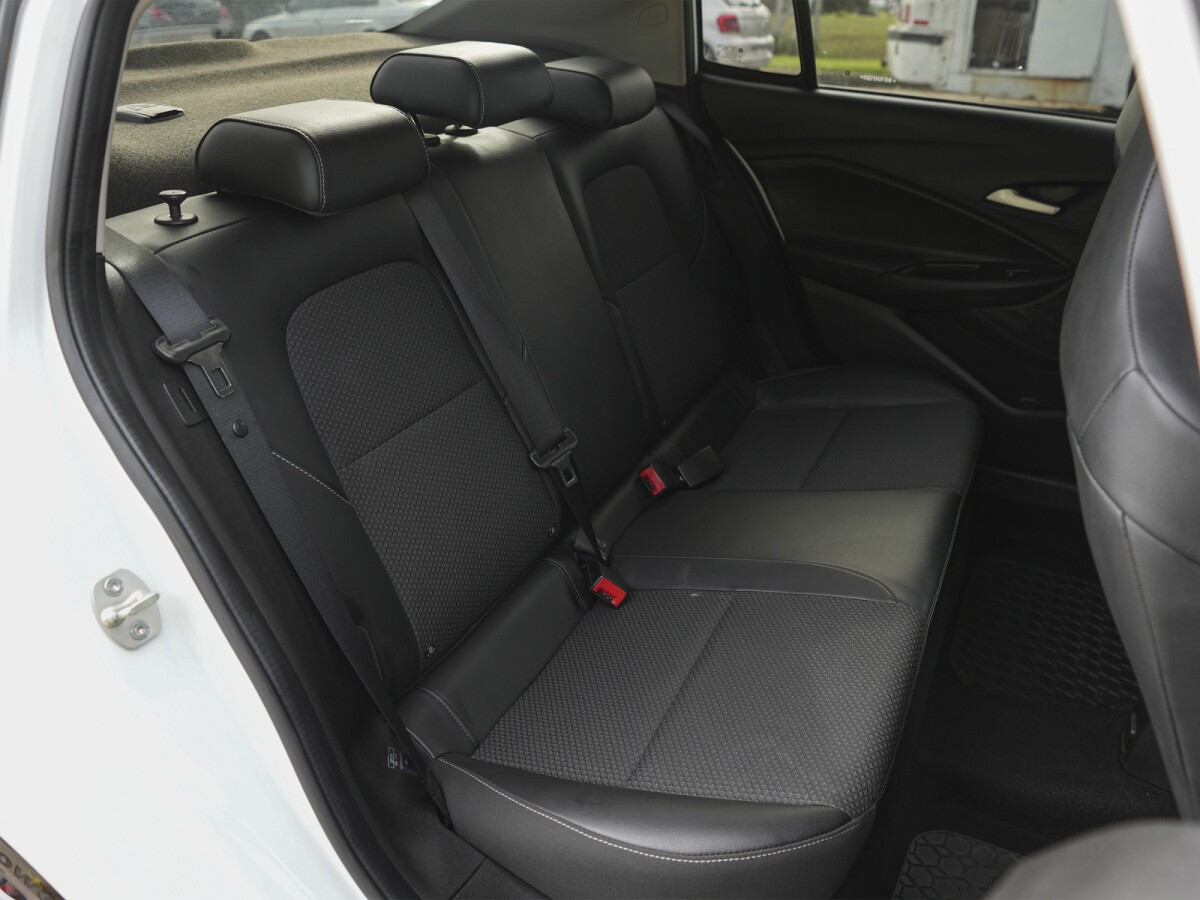 Chevrolet Onix Plus LTZ 1.0T Ficha Of. | Permuta / Financia Chevrolet Onix Plus LTZ 1.0T Ficha Of. | Permuta / Financia