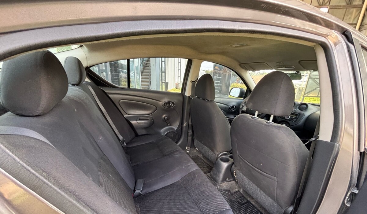 Nissan Versa Full MT - 2013 Nissan Versa Full MT - 2013