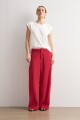 Pantalon recto con pinzas carmesí
