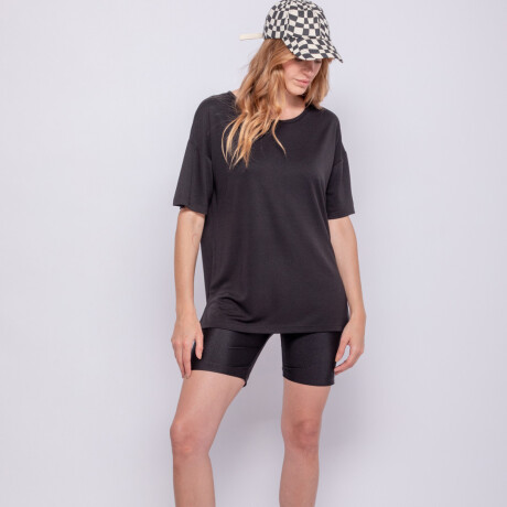 REMERA SELVA Negro