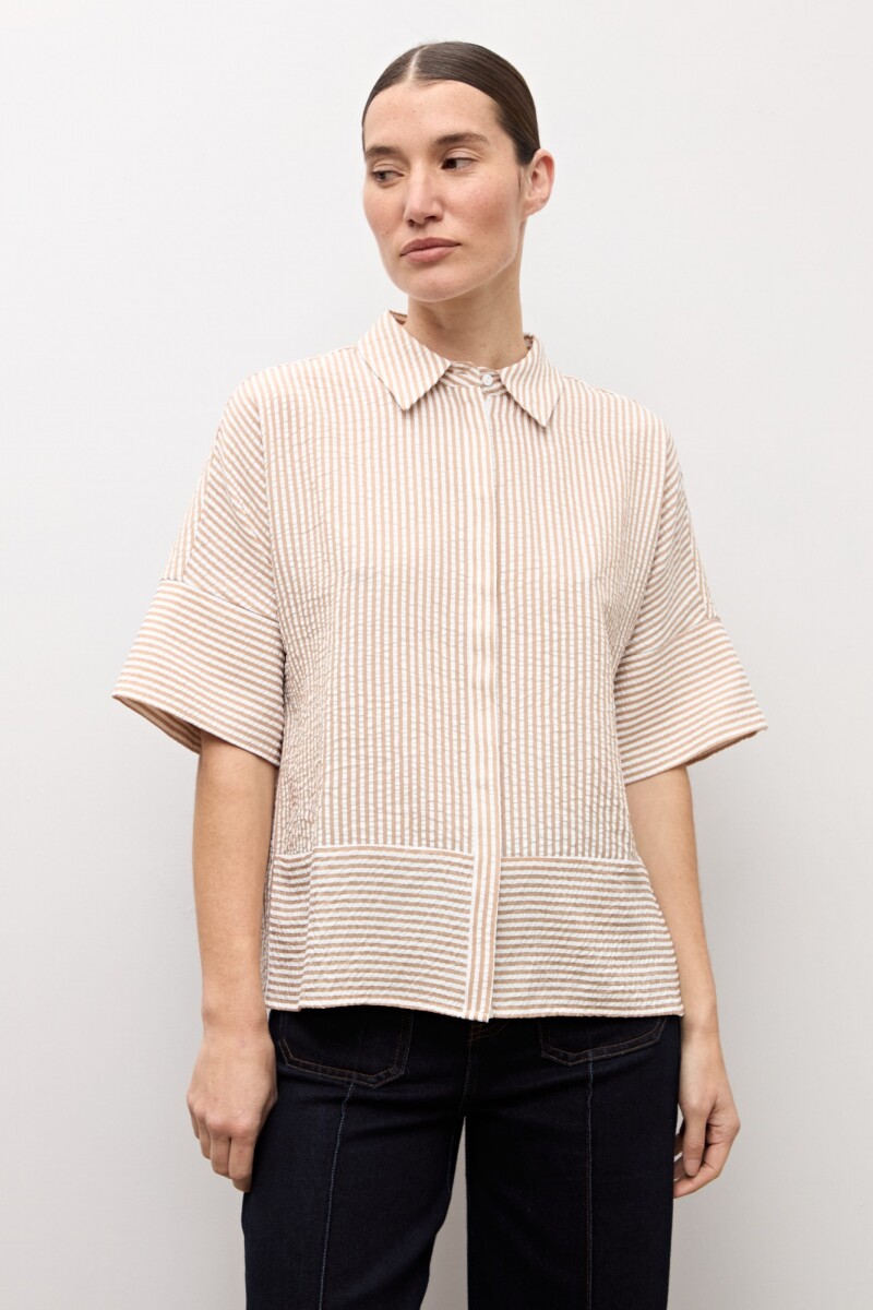 Camisa rayada manga corta beige
