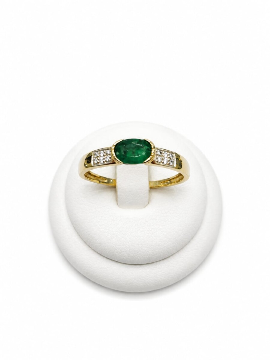 Anillo con Esmeralda en oro 