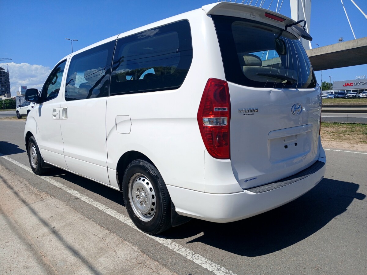 Hyundai H-1 Minibus 2.4 12 Pasajeros Extra Full Hyundai H-1 Minibus 2.4 12 Pasajeros Extra Full