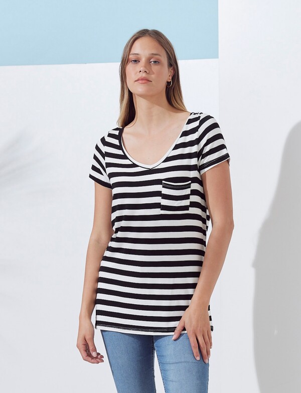 Remera Lineas NEGRO